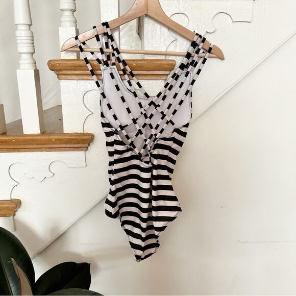 Chic Black White Striped One-Piece Swimsuit Criss-Cross Straps Size S Small - Picture 3 of 4